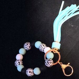 ✨ Leopard Print & Mint Silicone Beaded Wristlet ✨